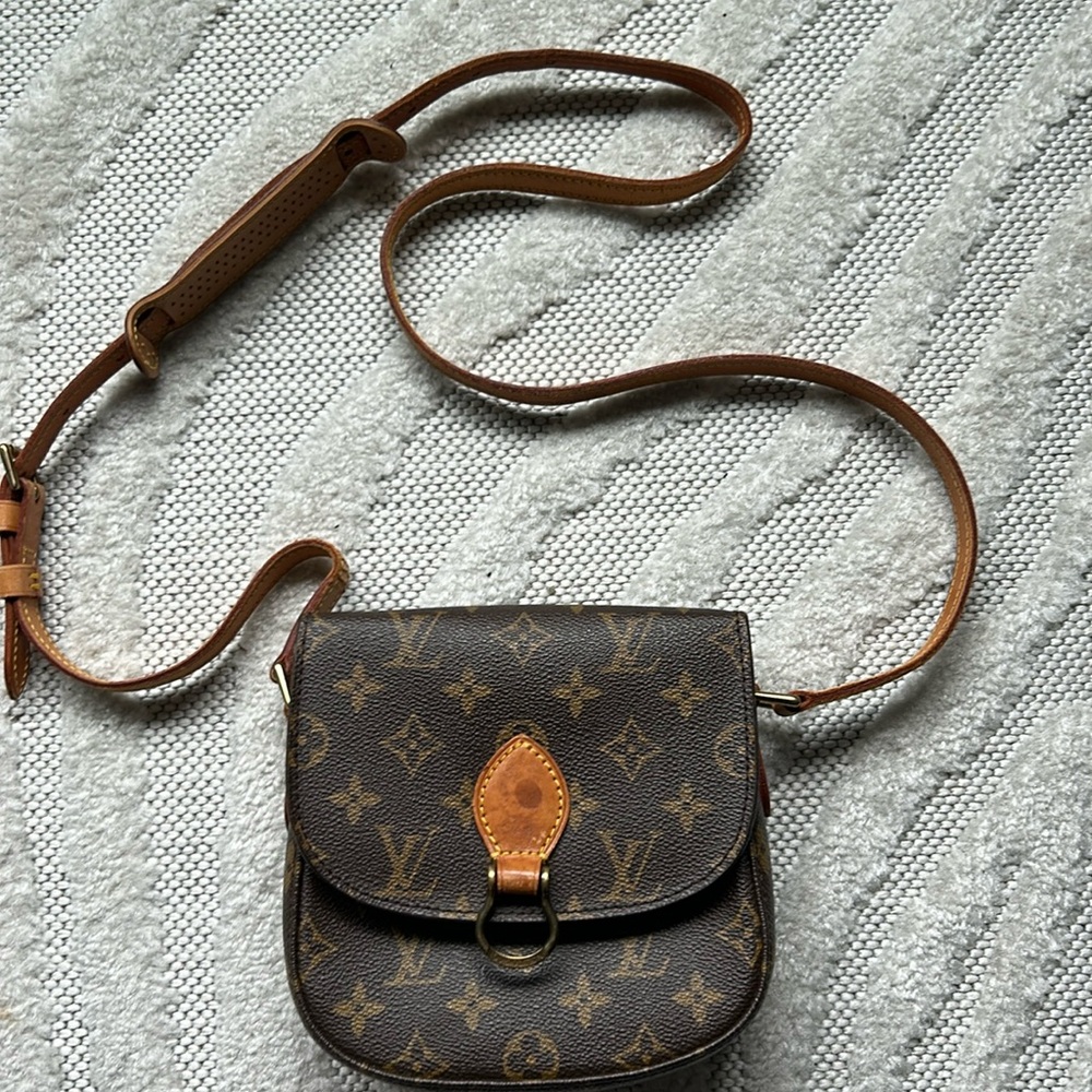 Authentic Louis Vuitton Saint Cloud
